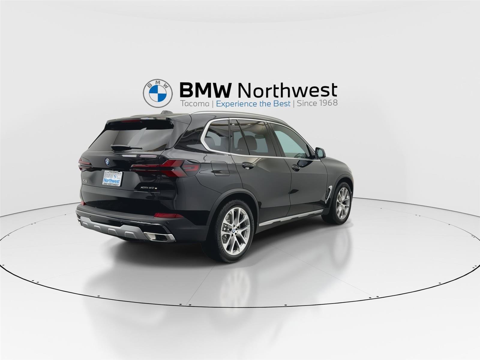 New 2026 BMW X5 xDrive50e w/ Climate Comfort Package image 3