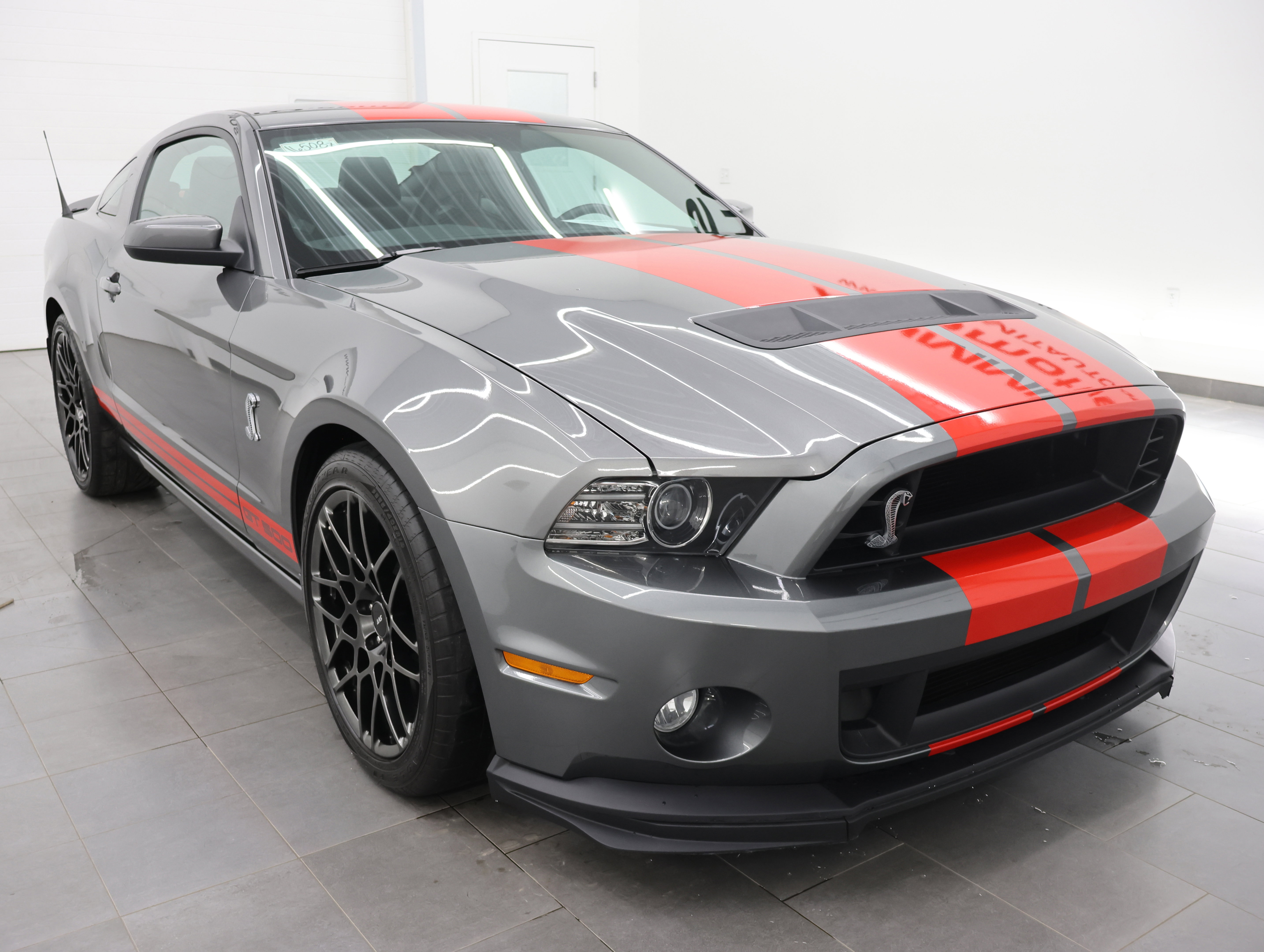 Used 2013 Ford Mustang Shelby GT500 RWD image 2