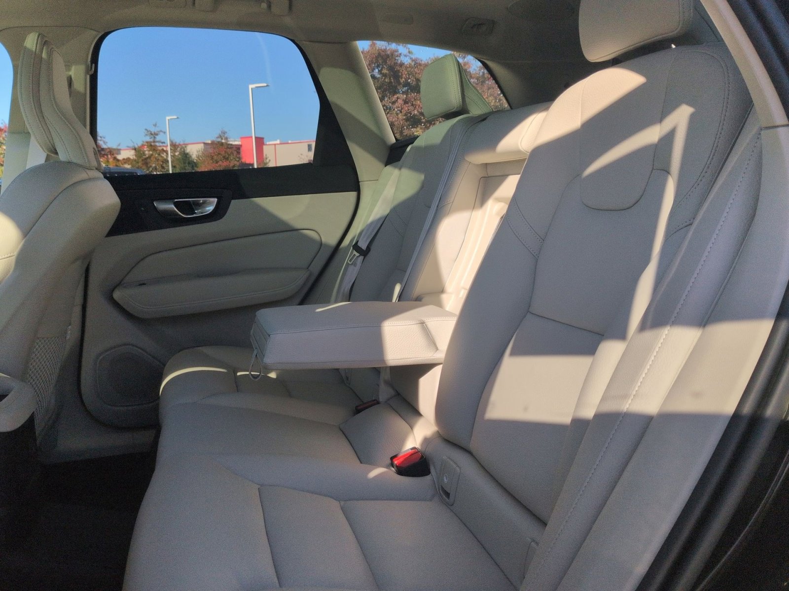 New 2025 Volvo XC60 T8 Plus w/ Protection Package Premier image 25