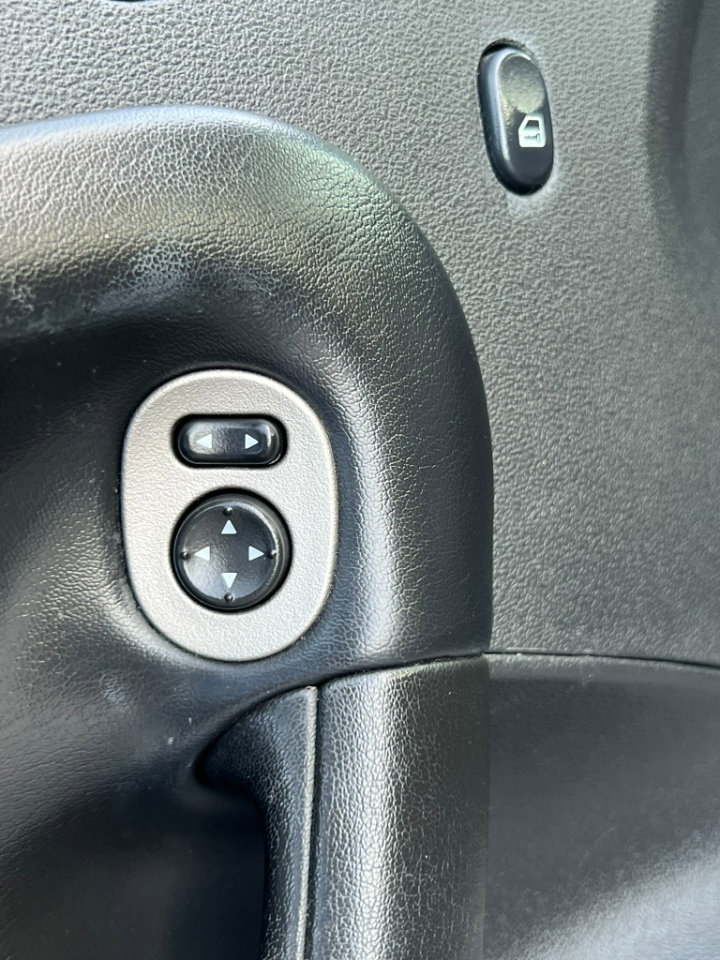 Used 2008 Pontiac Solstice Convertible w/ Preferred Package image 13