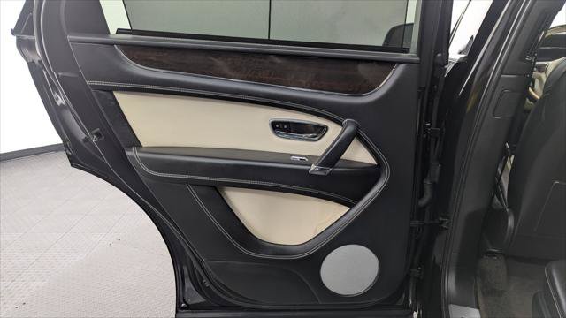 Used 2019 Bentley Bentayga AWD/4WD image 16