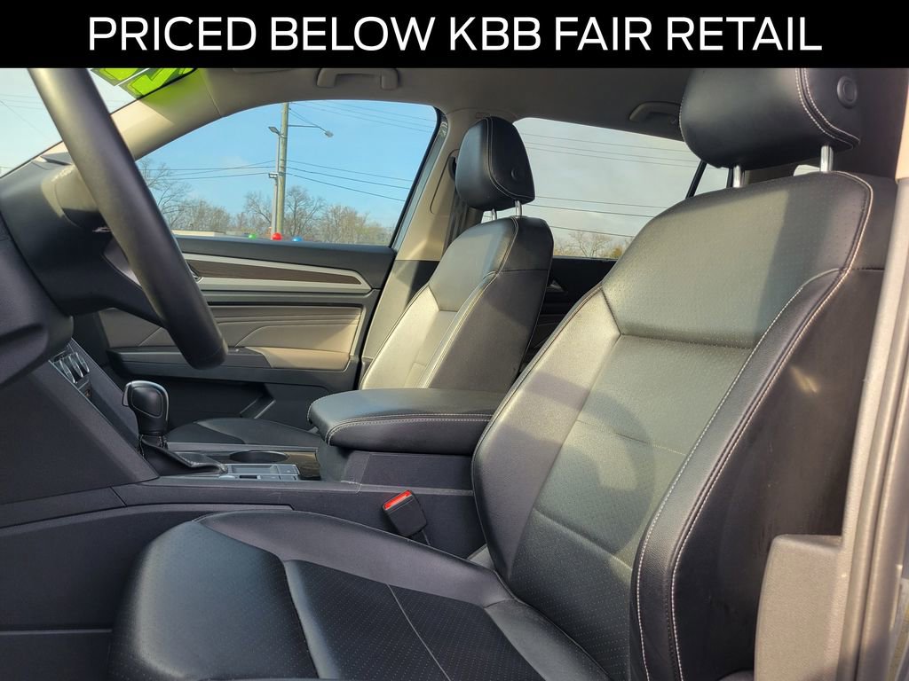 Used 2022 Volkswagen Atlas SE w/ Black Wheel Package FWD image 17
