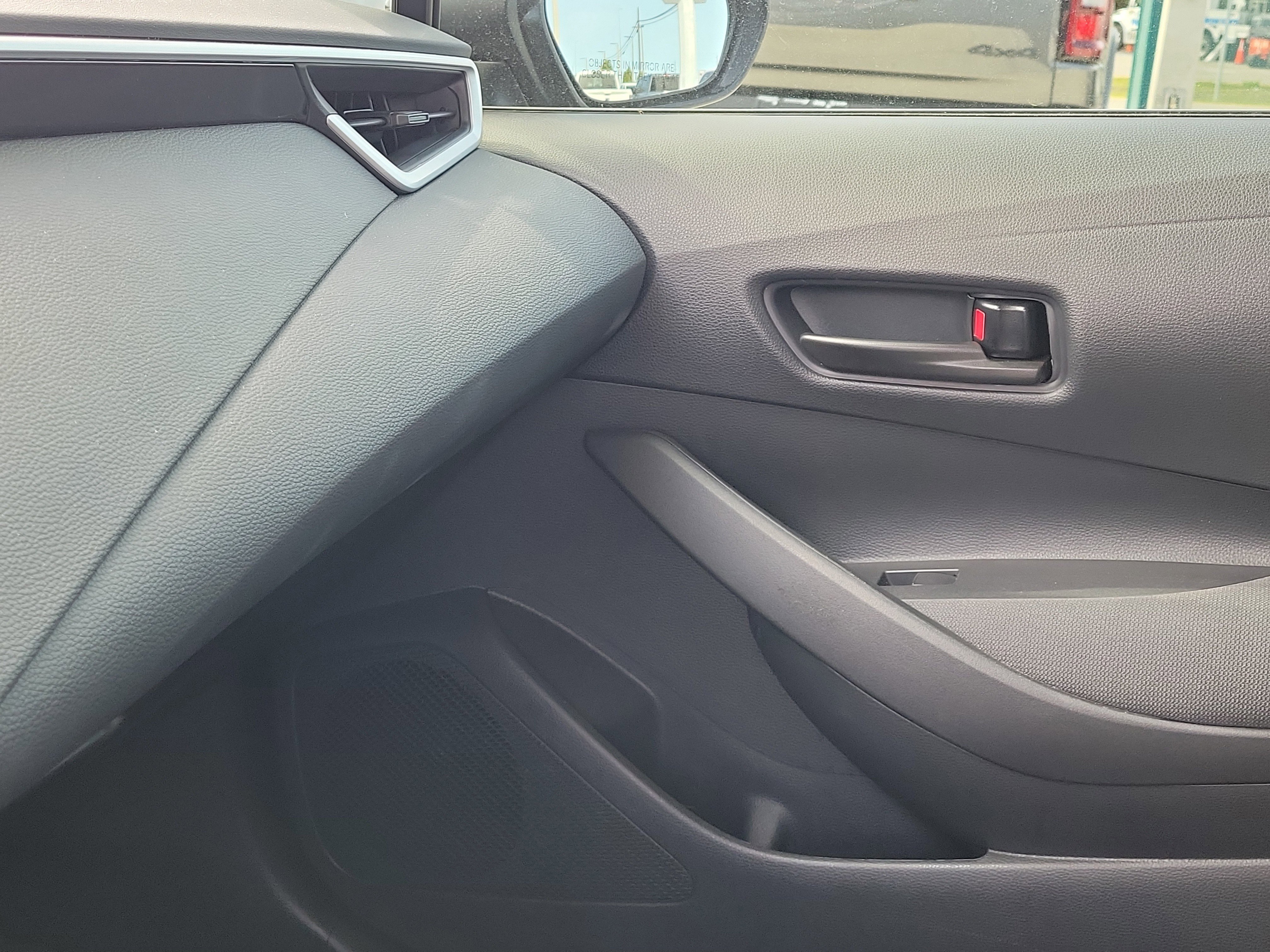 Used 2025 Toyota Corolla LE image 29