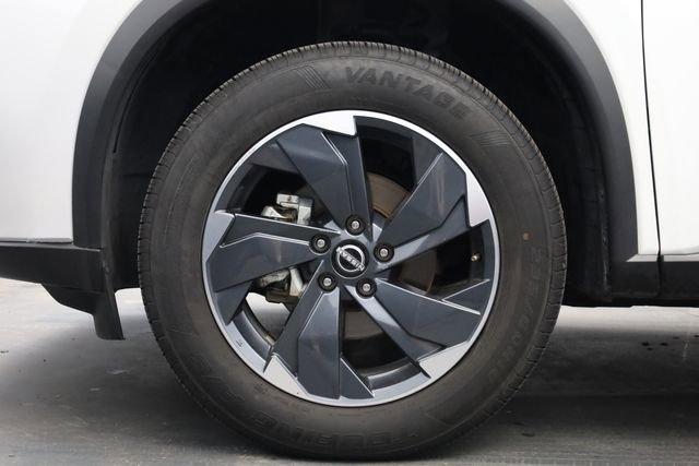 Used 2025 Nissan Rogue SV image 8