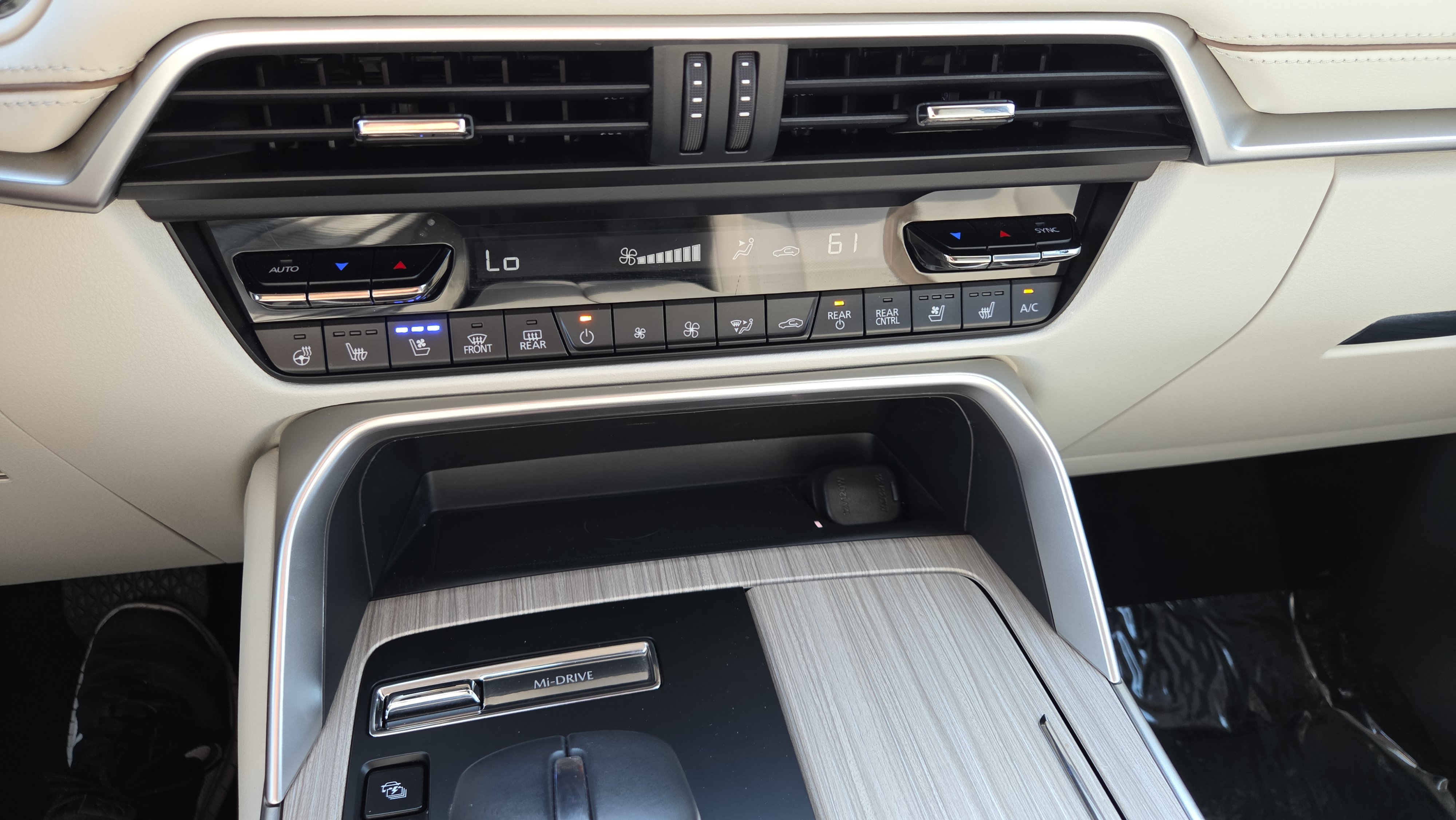 Used 2025 MAZDA CX-90 Plug-In Hybrid w/ Premium Plus AWD/4WD image 33