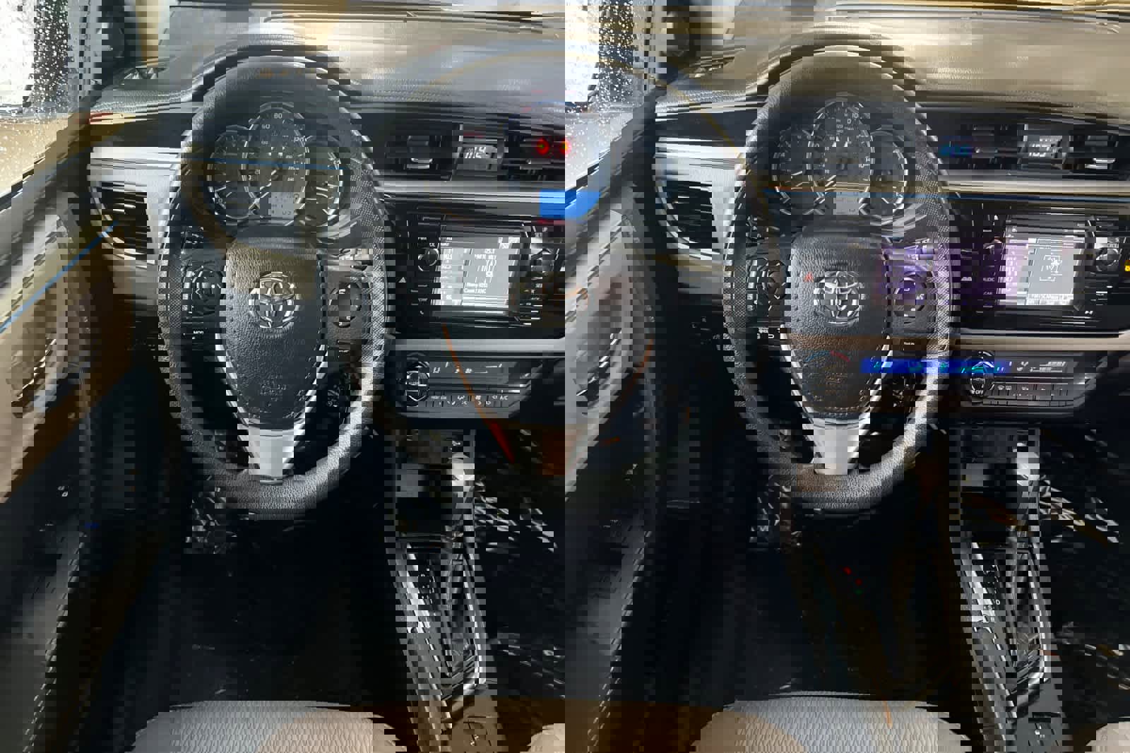 Used 2015 Toyota Corolla LE image 14