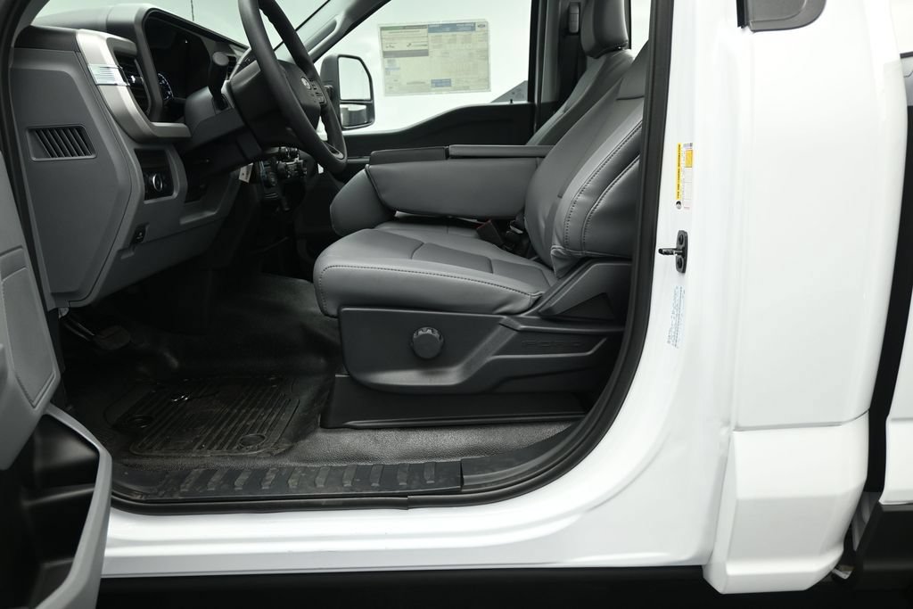 New 2026 Ford F350 XL w/ XL Chrome Package RWD image 7