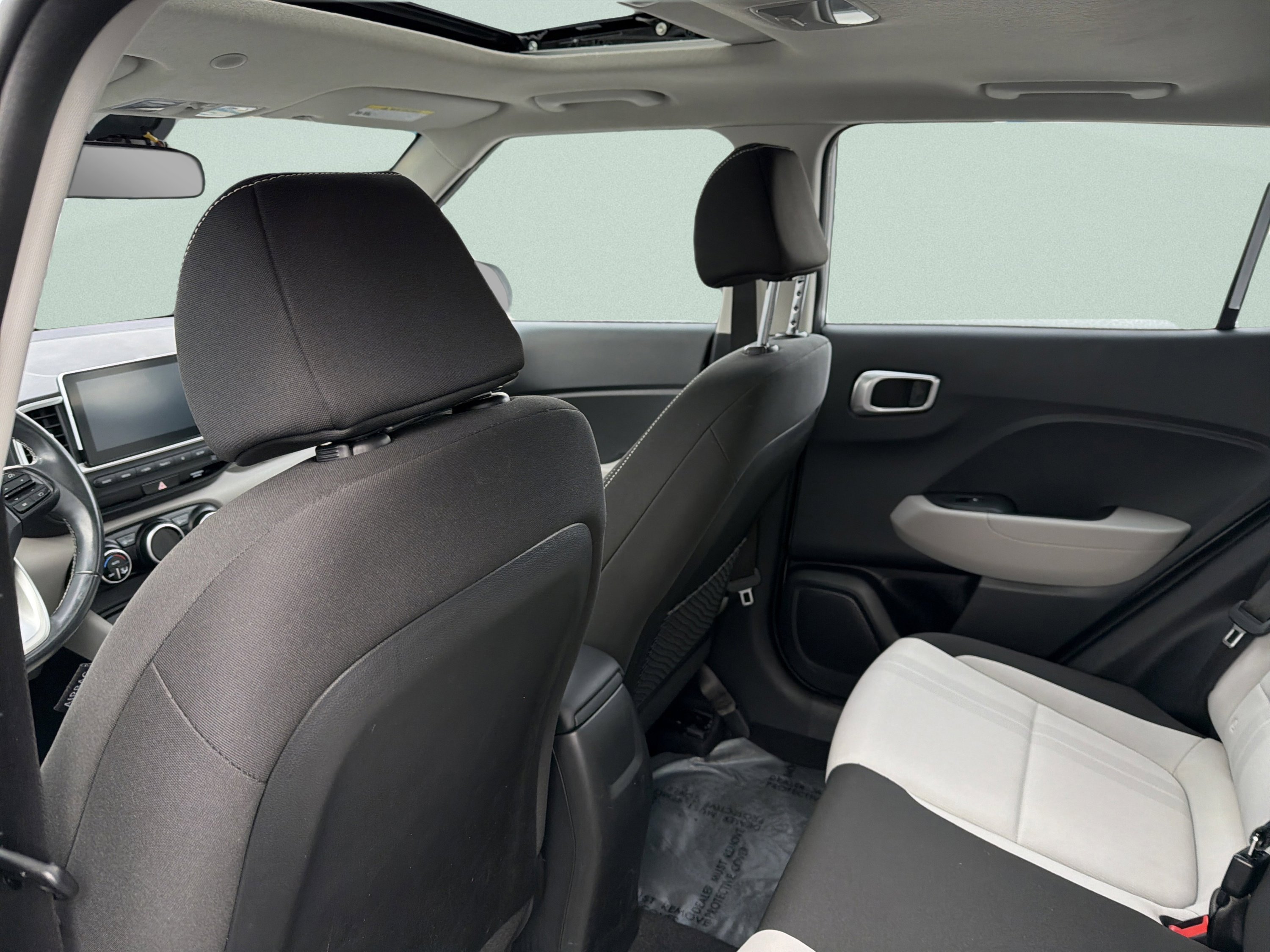 Used 2023 Hyundai Venue SEL image 39