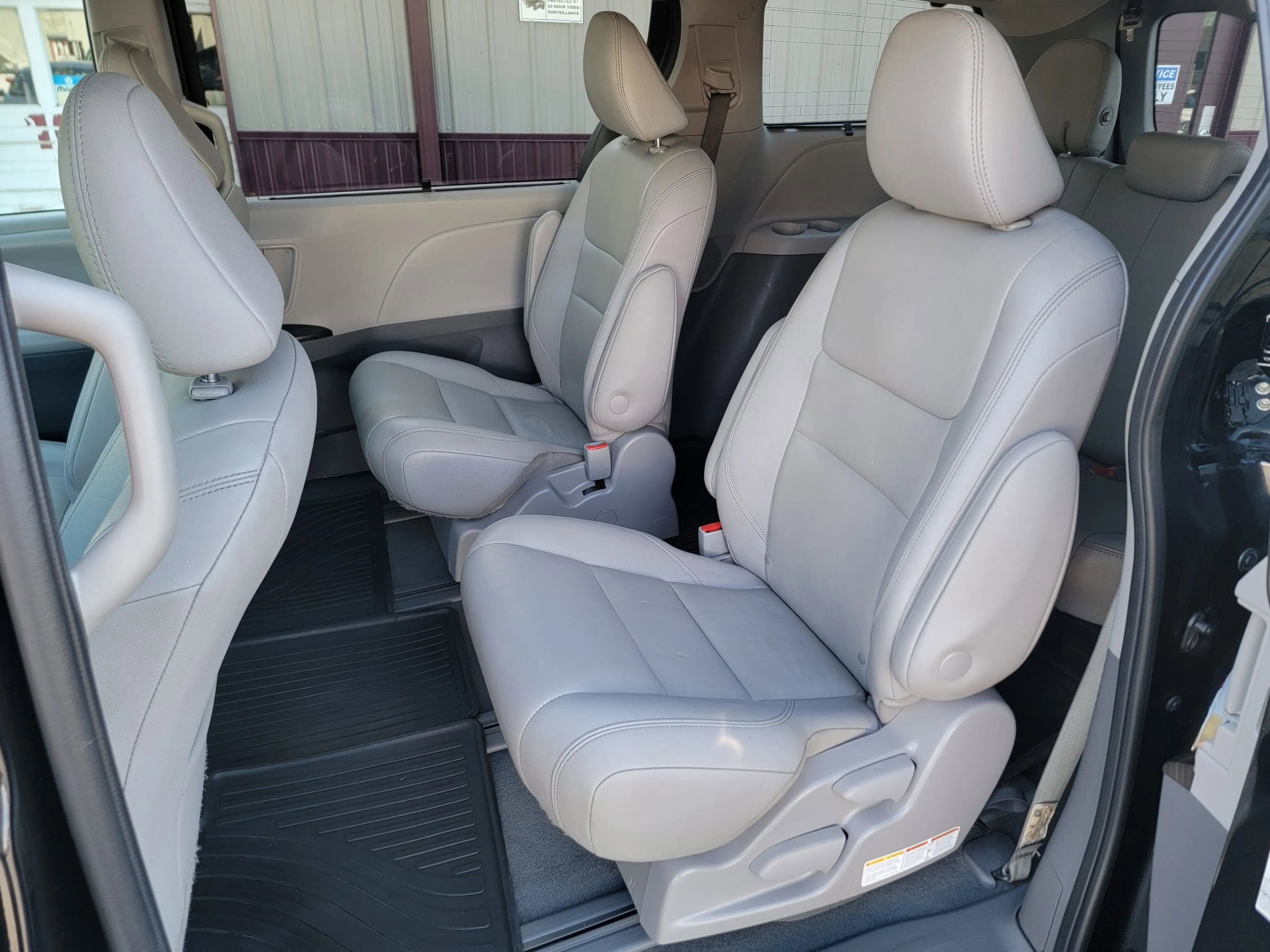 Used 2020 Toyota Sienna XLE w/ XLE Navigation Package AWD/4WD image 13