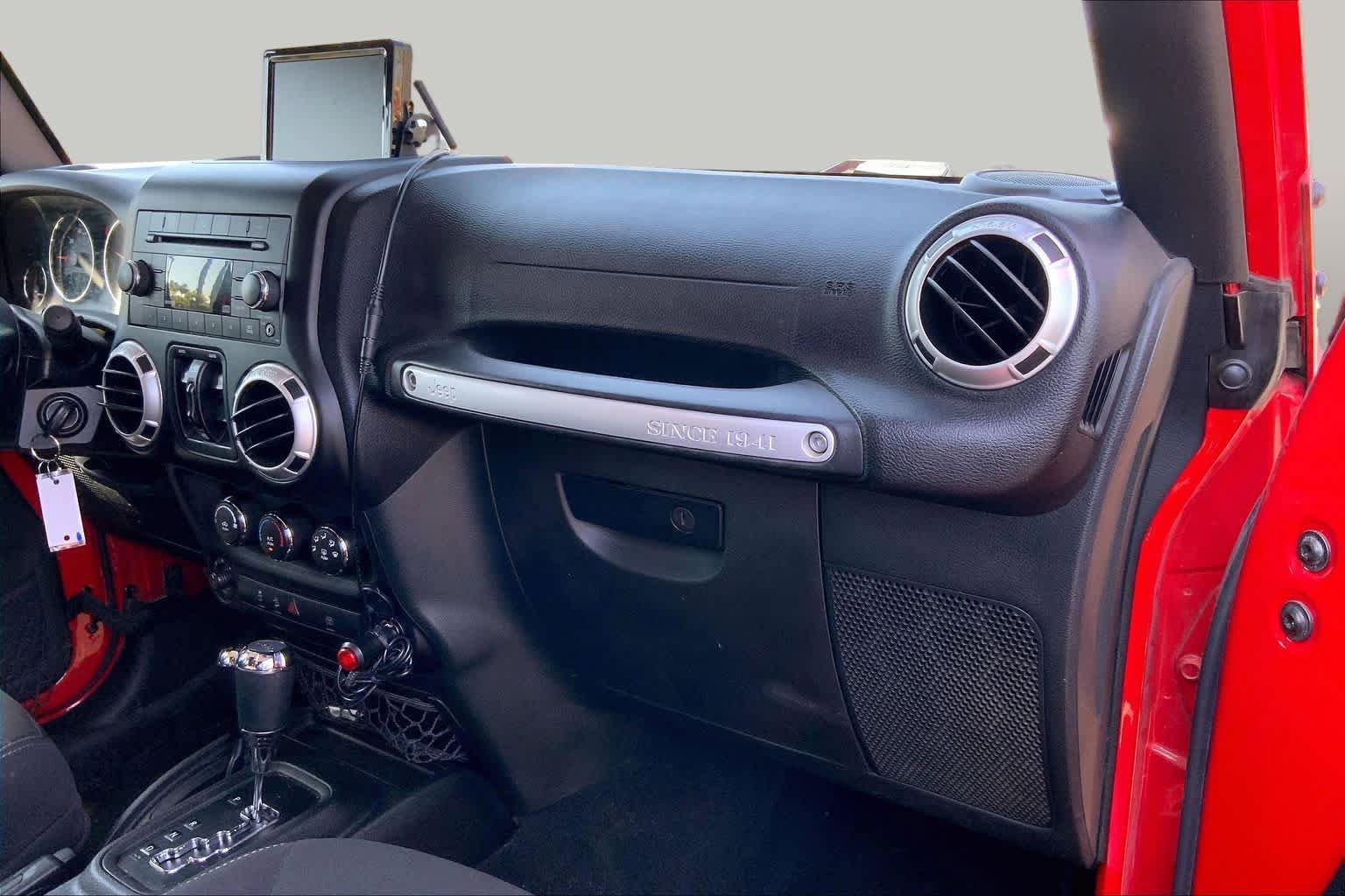 Used 2017 Jeep Wrangler Unlimited Rubicon AWD/4WD image 17