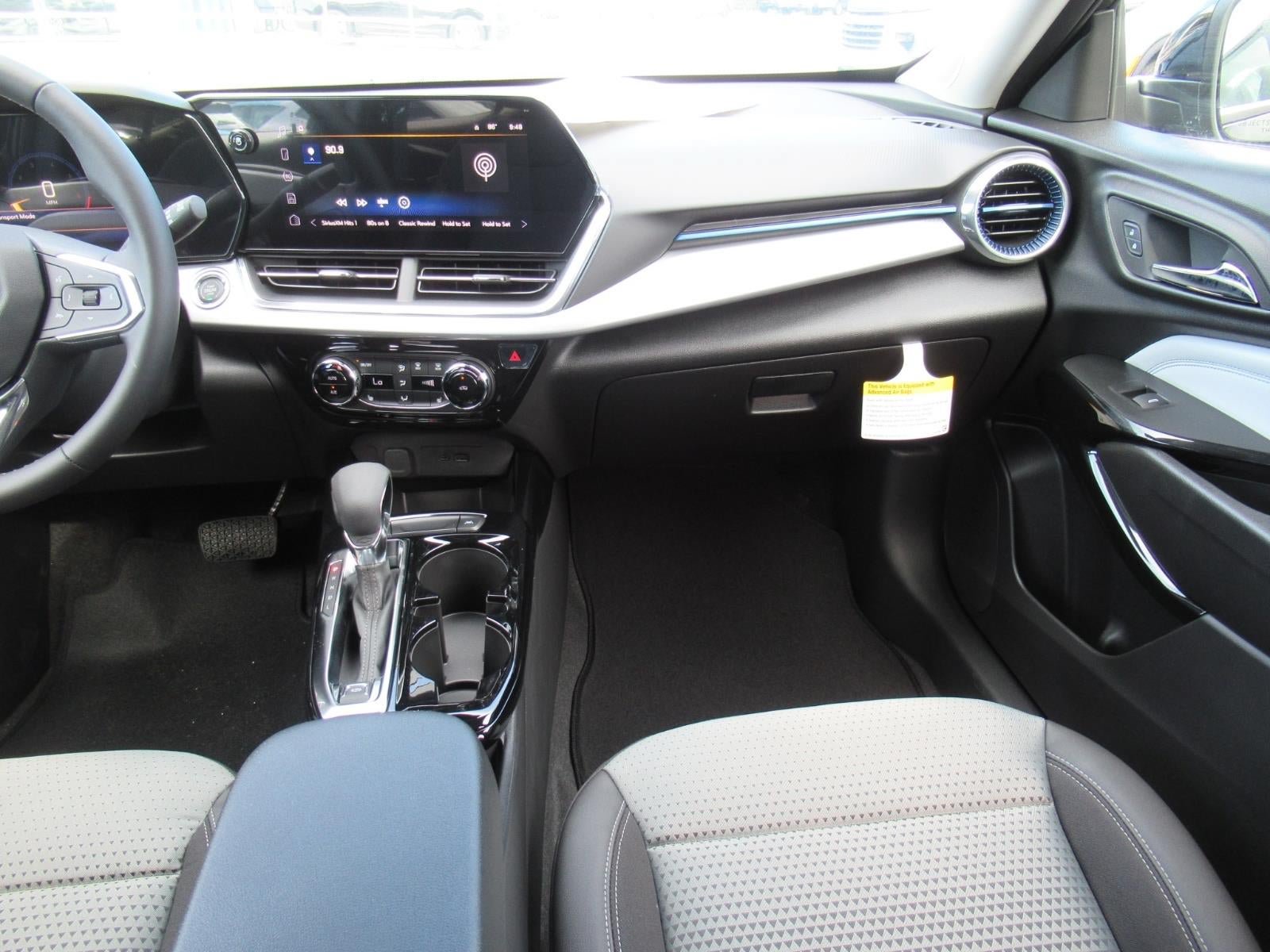 New 2026 Chevrolet Trax LT w/ Midnight Edition FWD image 14