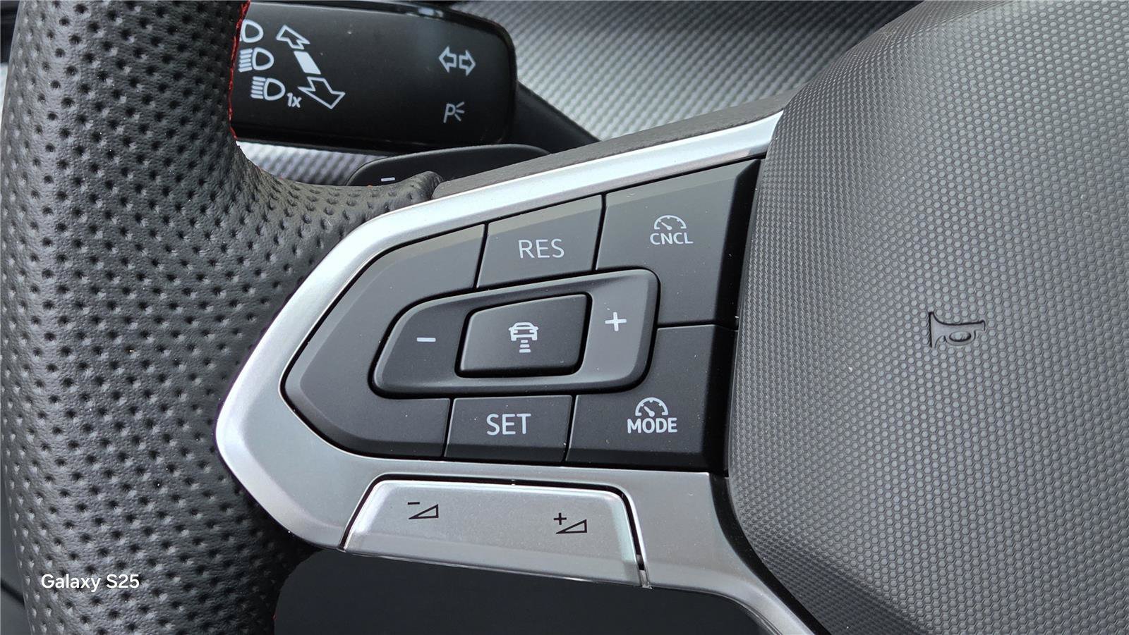 New 2026 Volkswagen GTI SE FWD image 18
