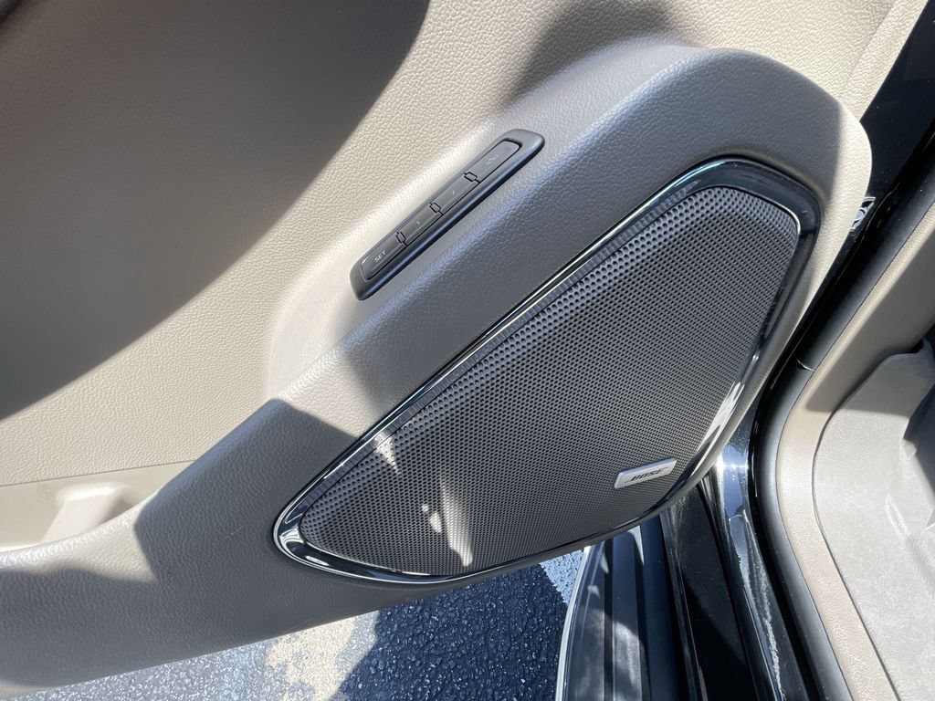Used 2019 Chevrolet Suburban Premier RWD image 25
