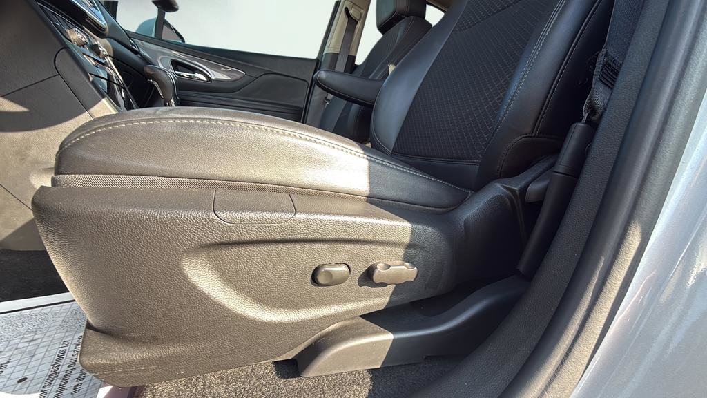 Used 2022 Buick Encore Preferred w/ Safety Package AWD/4WD image 25