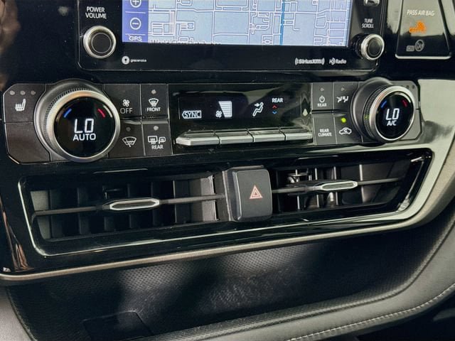 Certified 2021 Toyota Highlander XLE FWD image 18