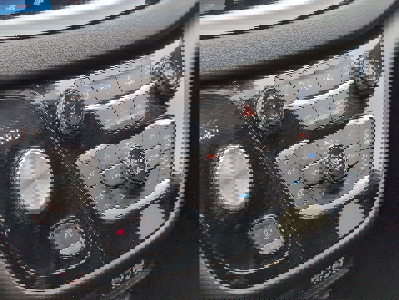 Used 2025 Chrysler Pacifica Select image 21