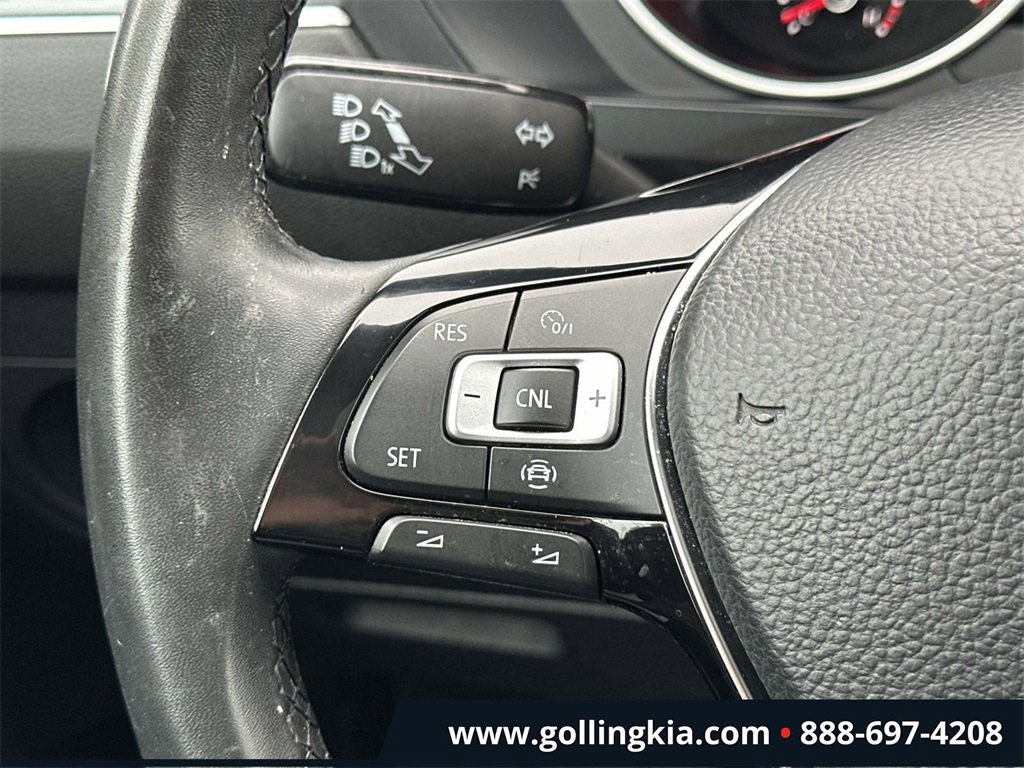 Used 2020 Volkswagen Tiguan SE w/ Panoramic Sunroof Package image 23