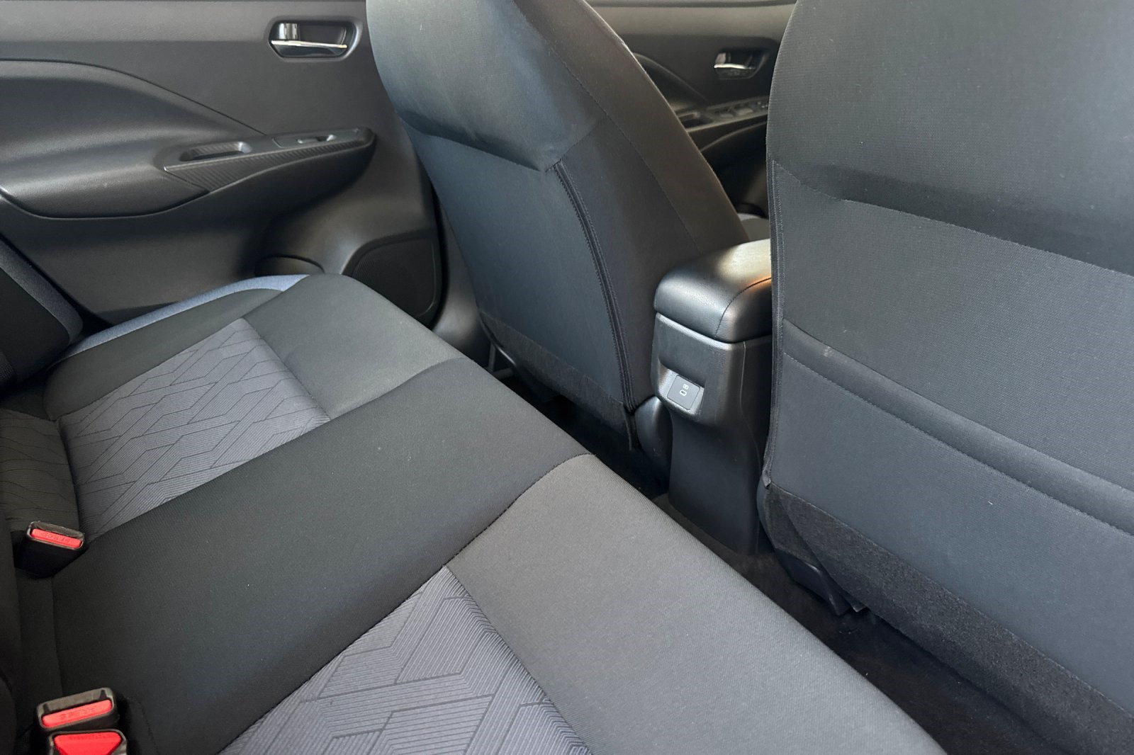Used 2024 Nissan Versa SV FWD image 31