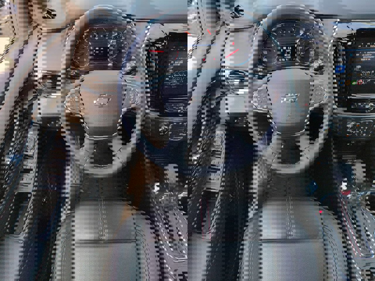 Used 2023 Chevrolet Traverse RS image 16