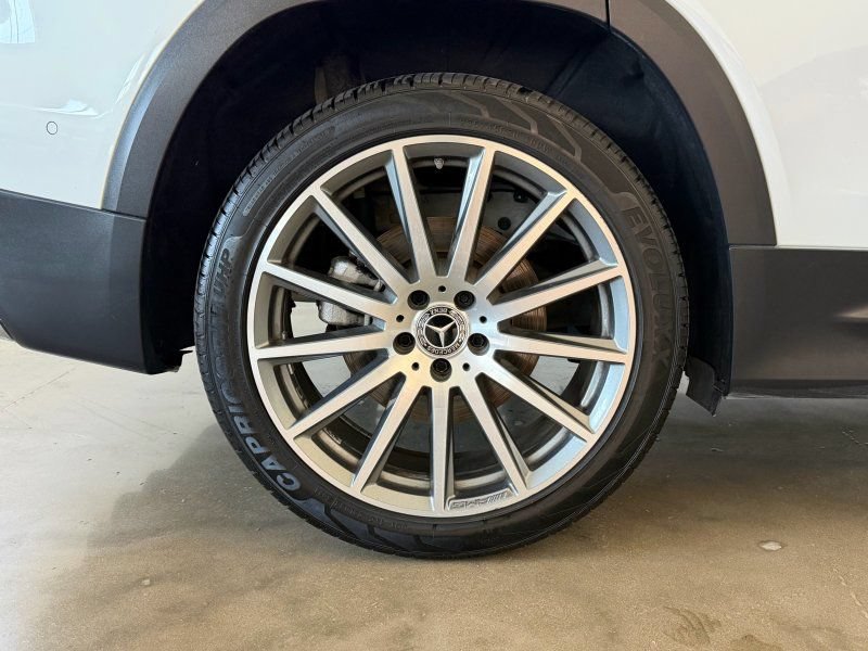 Used 2020 Mercedes-Benz GLB 250 w/ AMG Line image 9