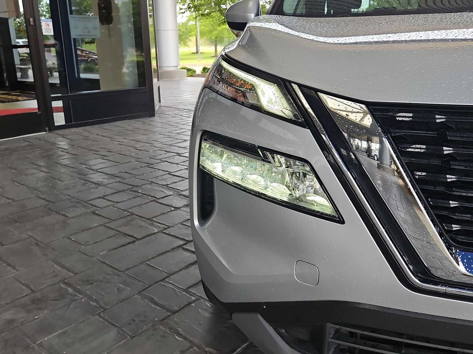 Used 2023 Nissan Rogue SV FWD image 11