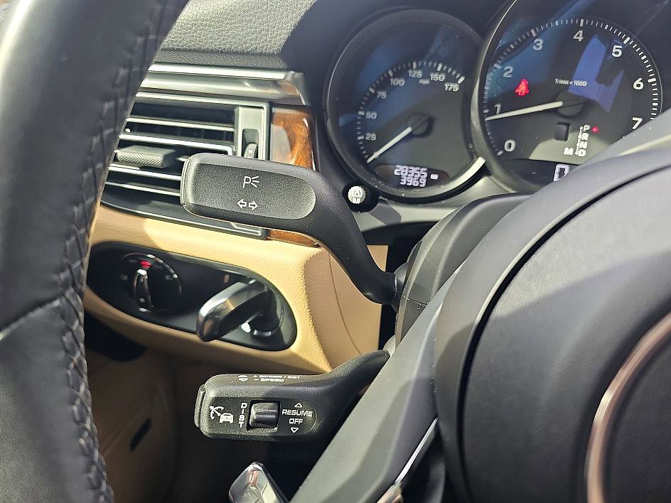 Used 2024 Porsche Macan image 20