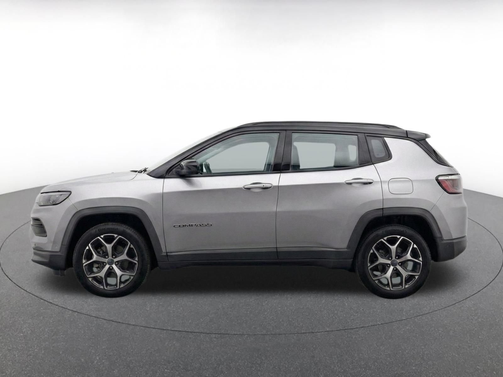 Used 2025 Jeep Compass Limited AWD/4WD image 4