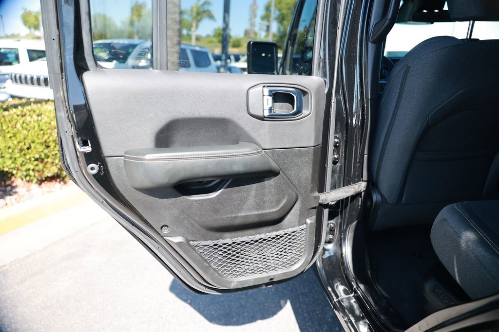 Used 2025 Jeep Wrangler Unlimited Sahara w/ Safety Group AWD/4WD image 36