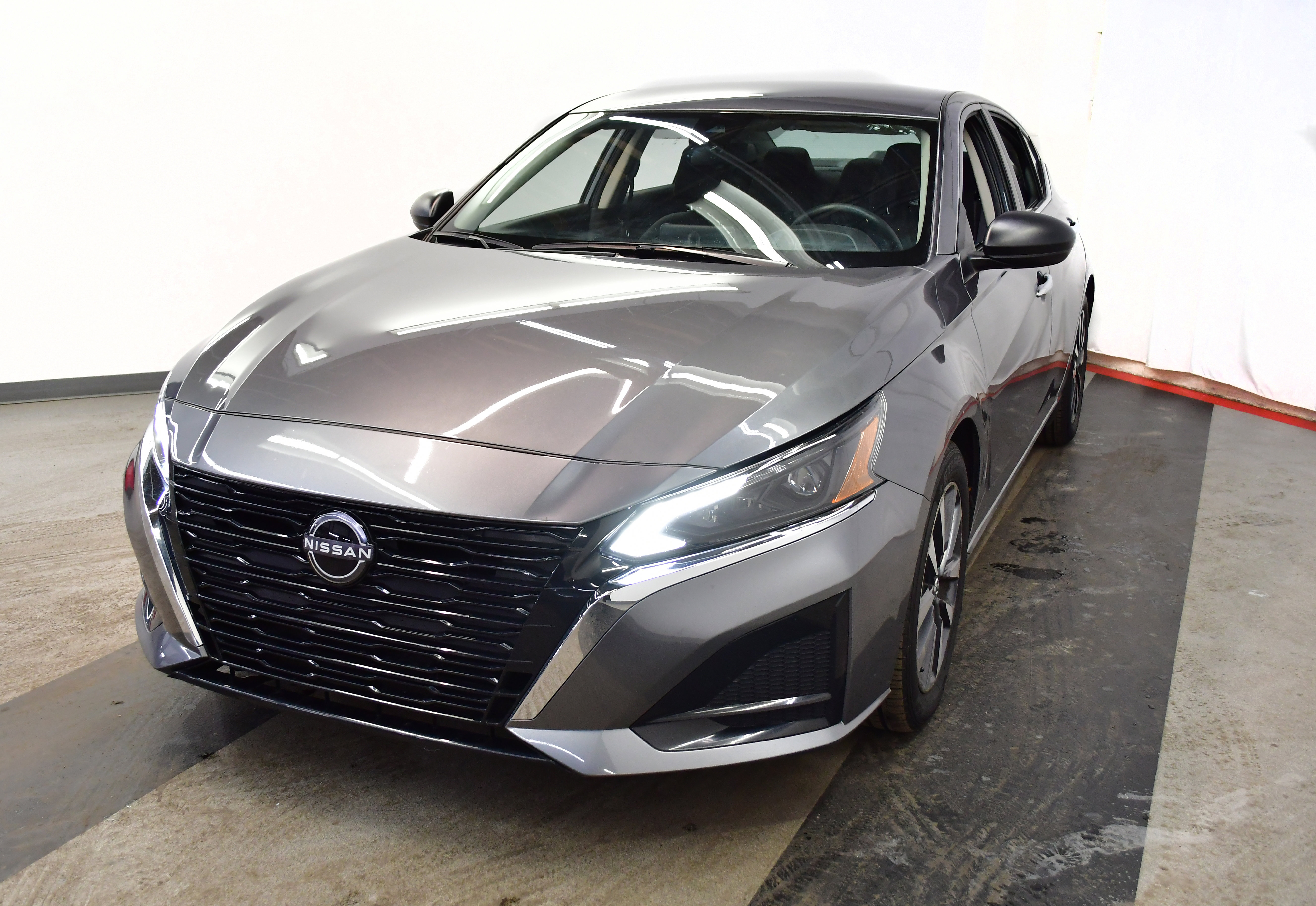 Used 2024 Nissan Altima 2.5 SV image 5