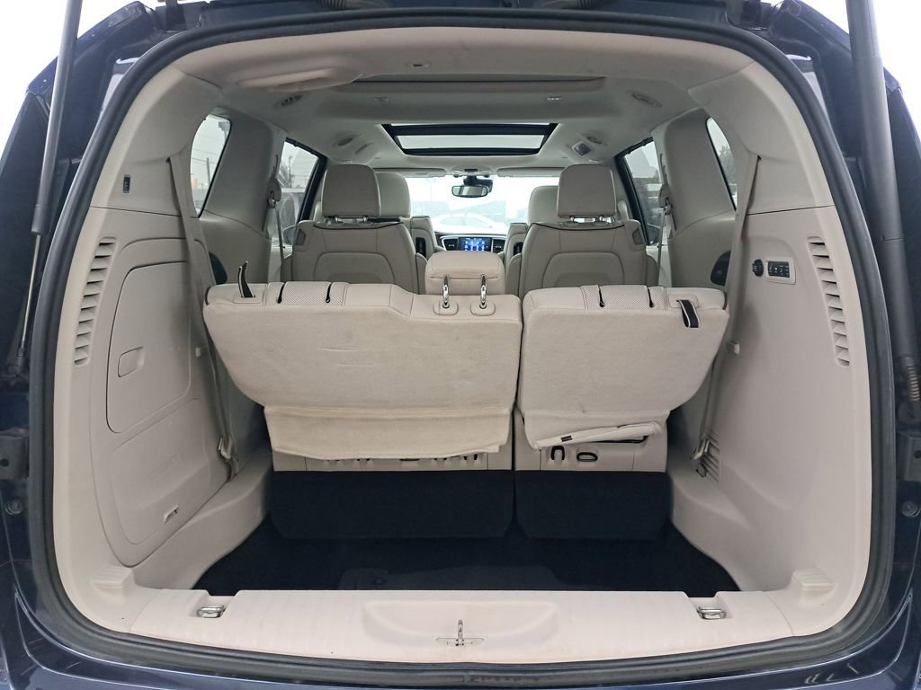 Used 2017 Chrysler Pacifica Limited image 29