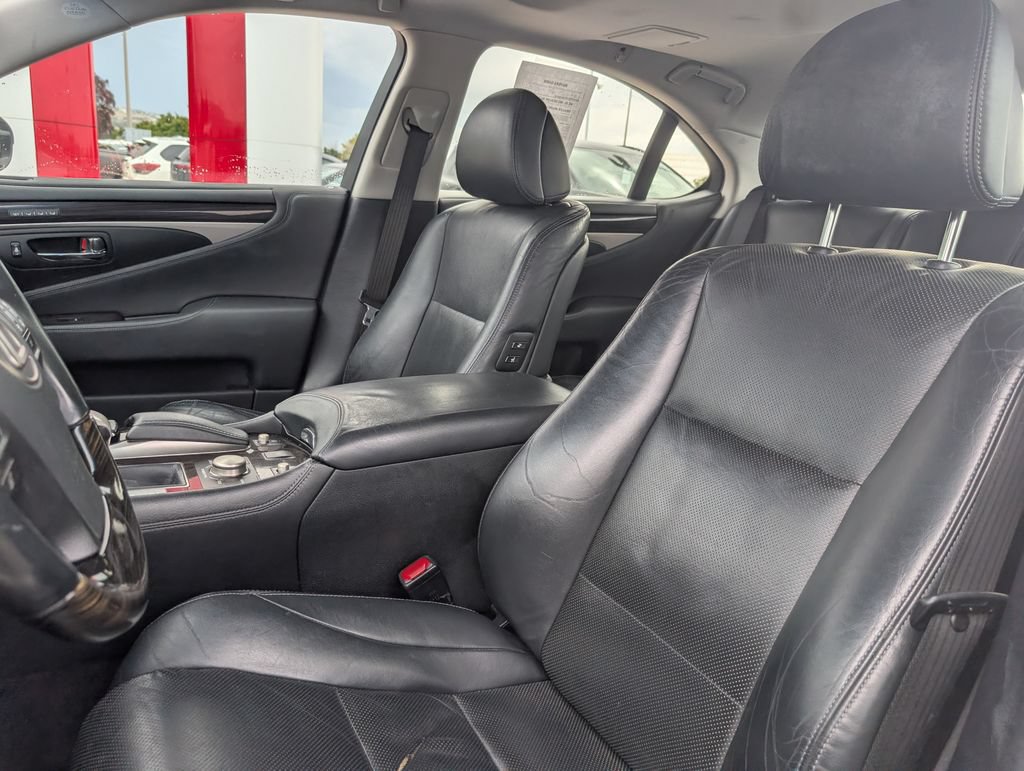 Used 2015 Lexus LS 460 w/ Comfort Package RWD image 7