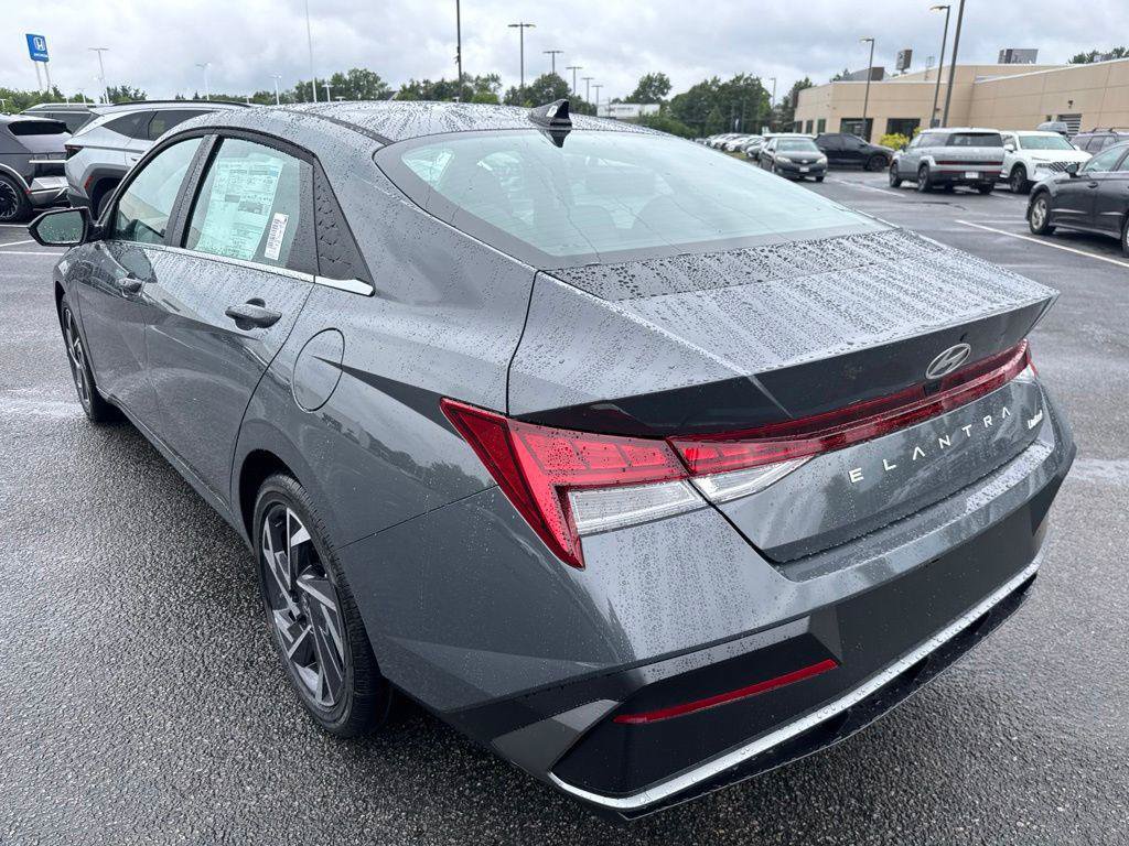 New 2026 Hyundai Elantra Limited FWD image 4
