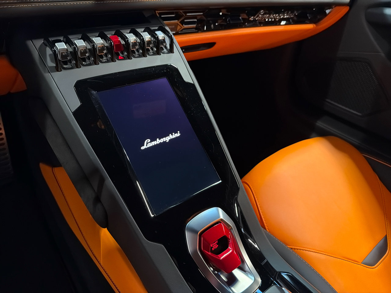 Used 2022 Lamborghini Huracan EVO image 24