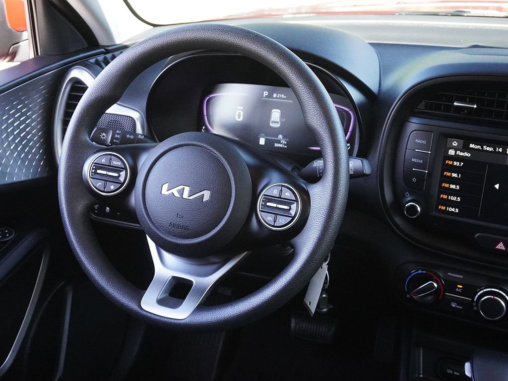Used 2025 Kia Soul LX w/ LX Technology Package FWD image 32