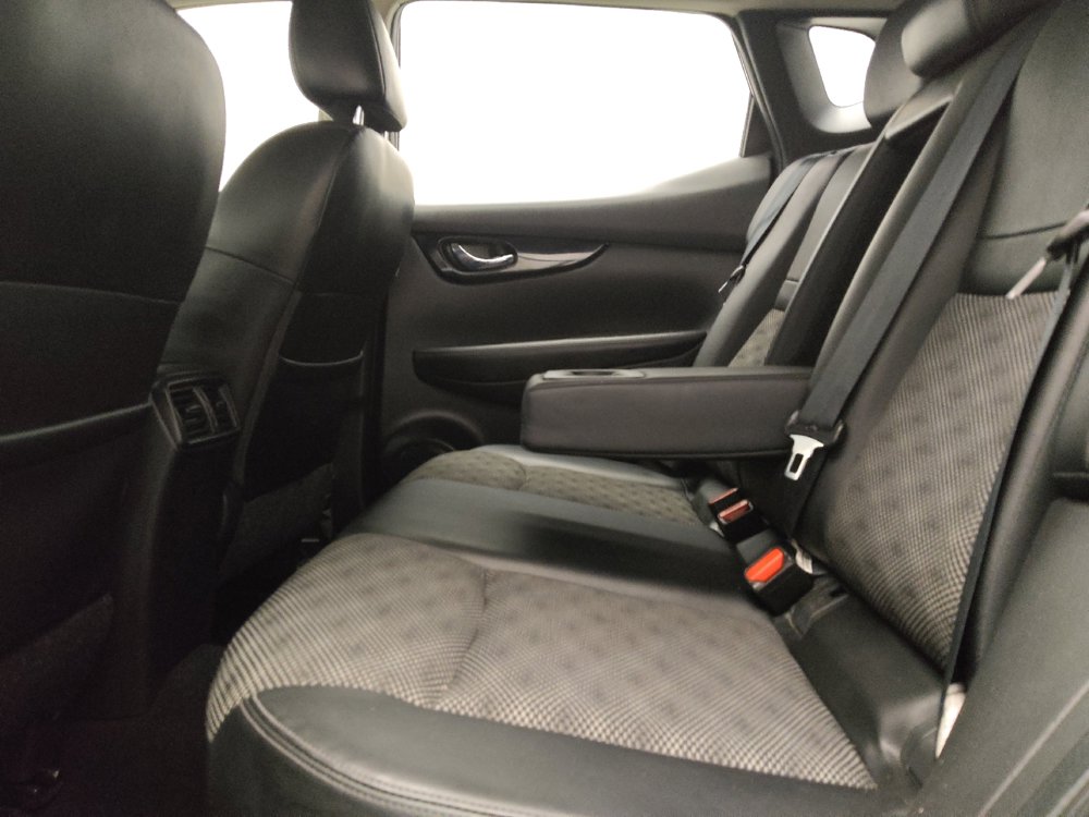Used 2022 Nissan Rogue Sport SV w/ Technology Package FWD image 18