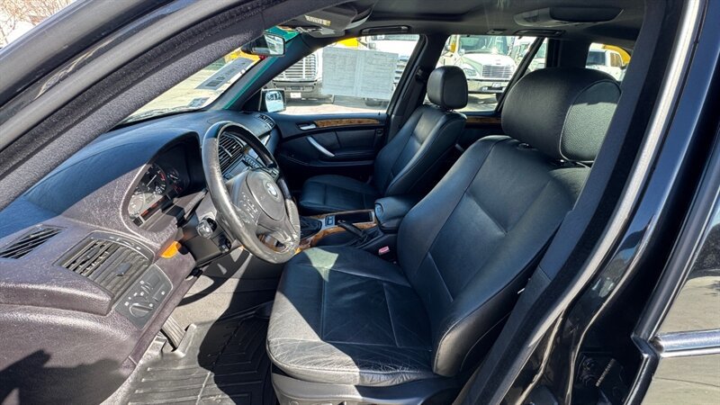 Used 2003 BMW X5 3.0i image 3