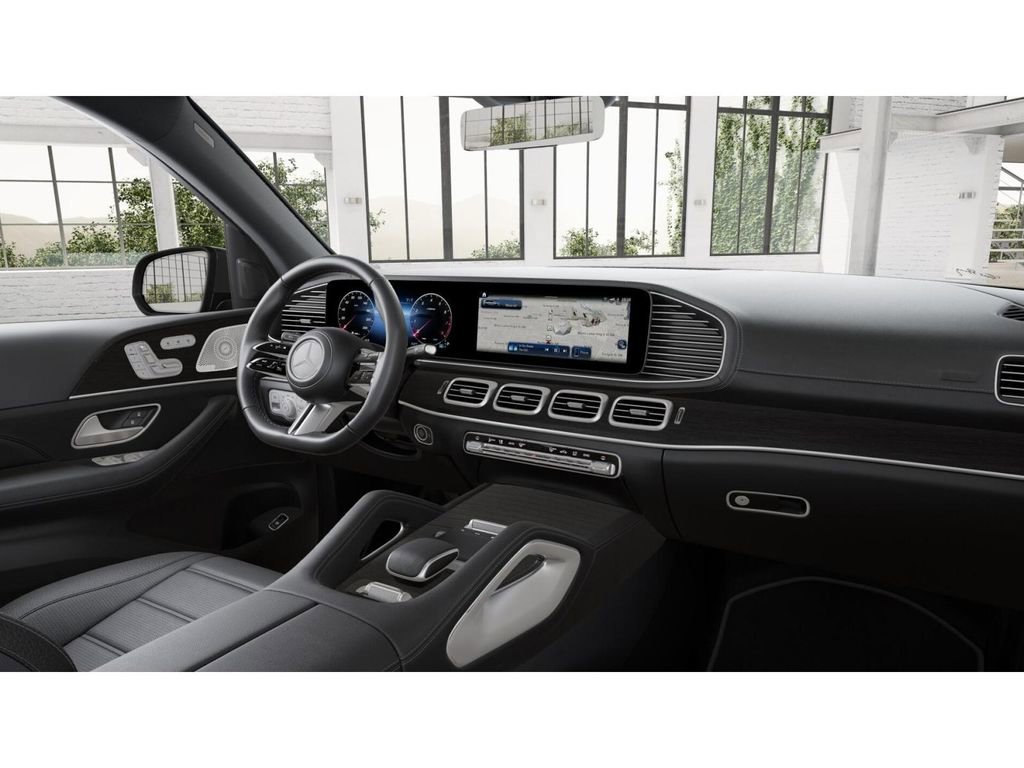 Used 2025 Mercedes-Benz GLS 580 4MATIC image 6