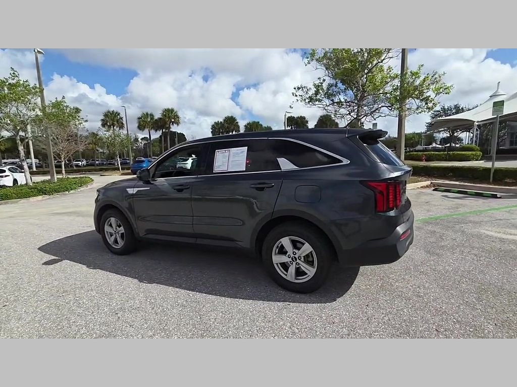 Used 2022 Kia Sorento LX image 36