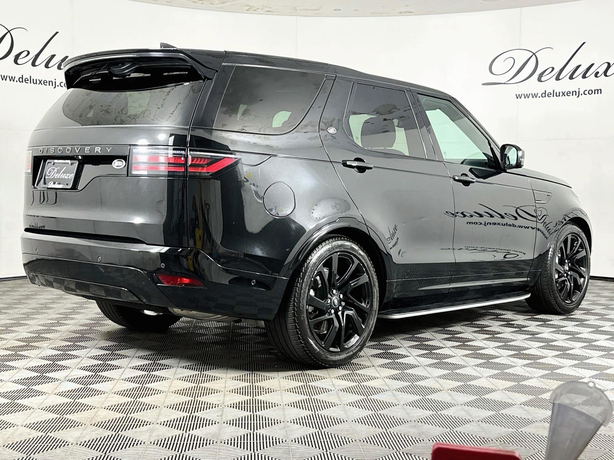 Used 2023 Land Rover Discovery S R-Dynamic AWD/4WD image 6