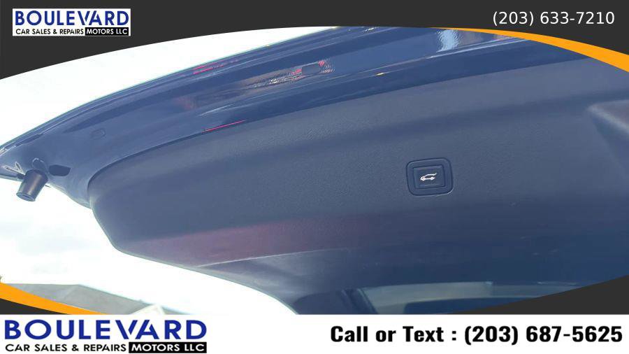 Used 2021 GMC Yukon SLT w/ SLT Premium Package image 41