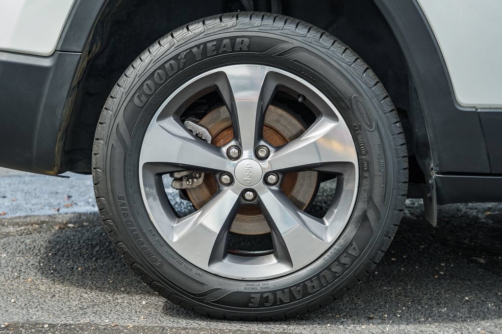 Used 2019 Jeep Cherokee Limited AWD/4WD image 19