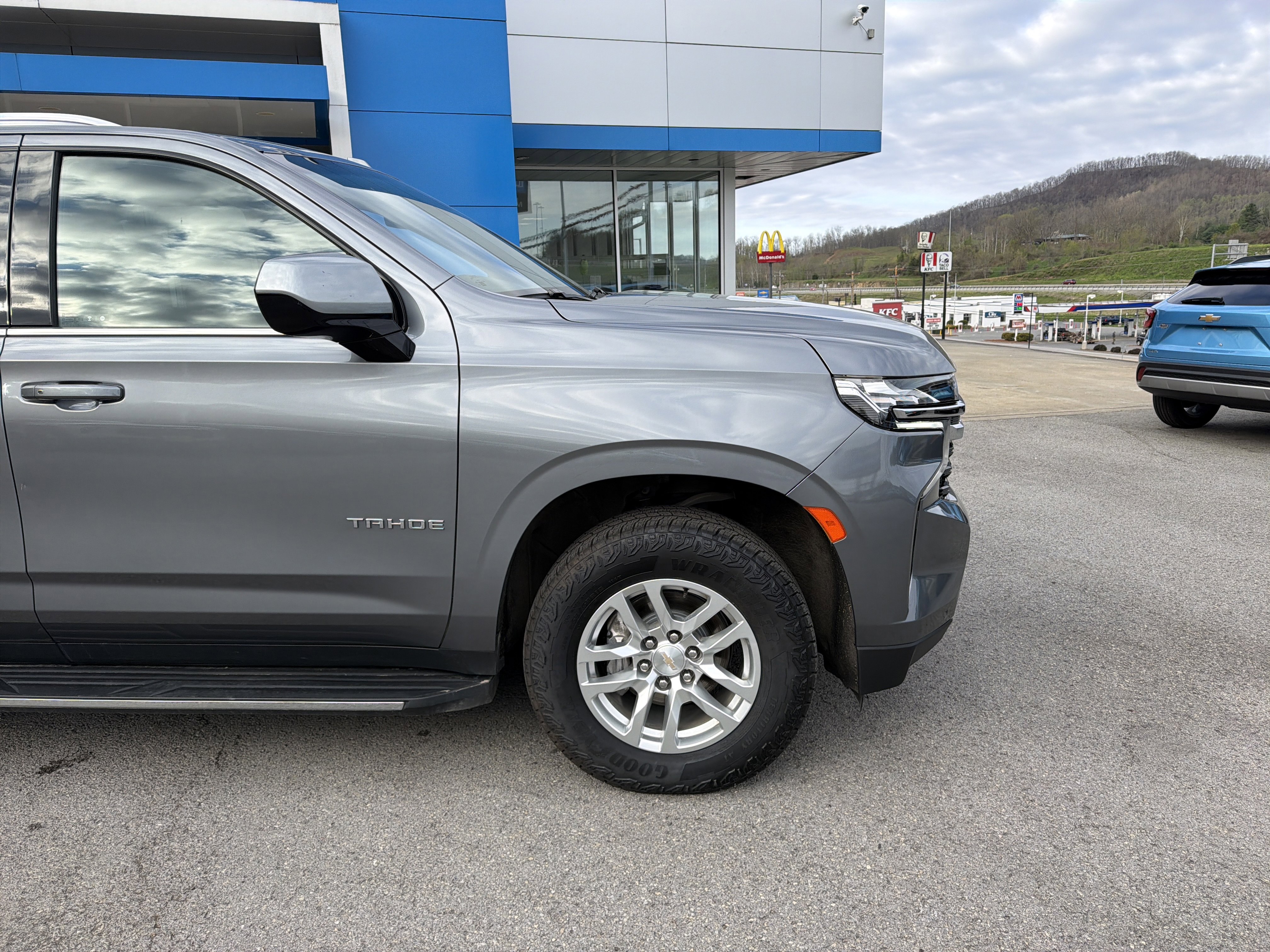 Used 2022 Chevrolet Tahoe LS AWD/4WD image 2
