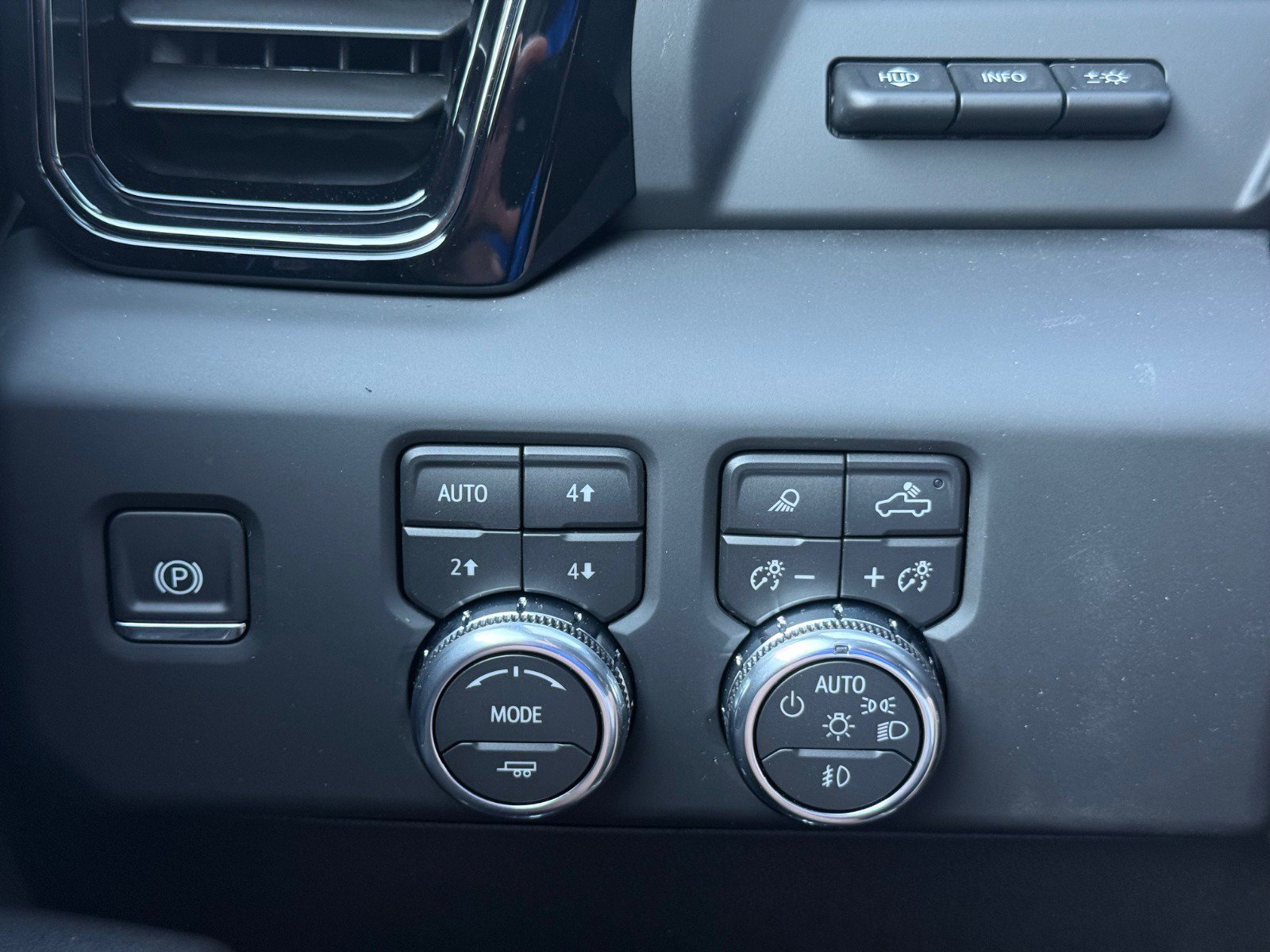 New 2026 GMC Sierra 2500 AT4 w/ AT4 Premium Plus Package image 19