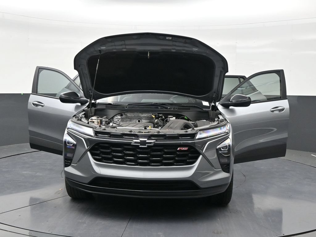 Used 2025 Chevrolet Trax RS w/ Sunroof Package FWD image 32