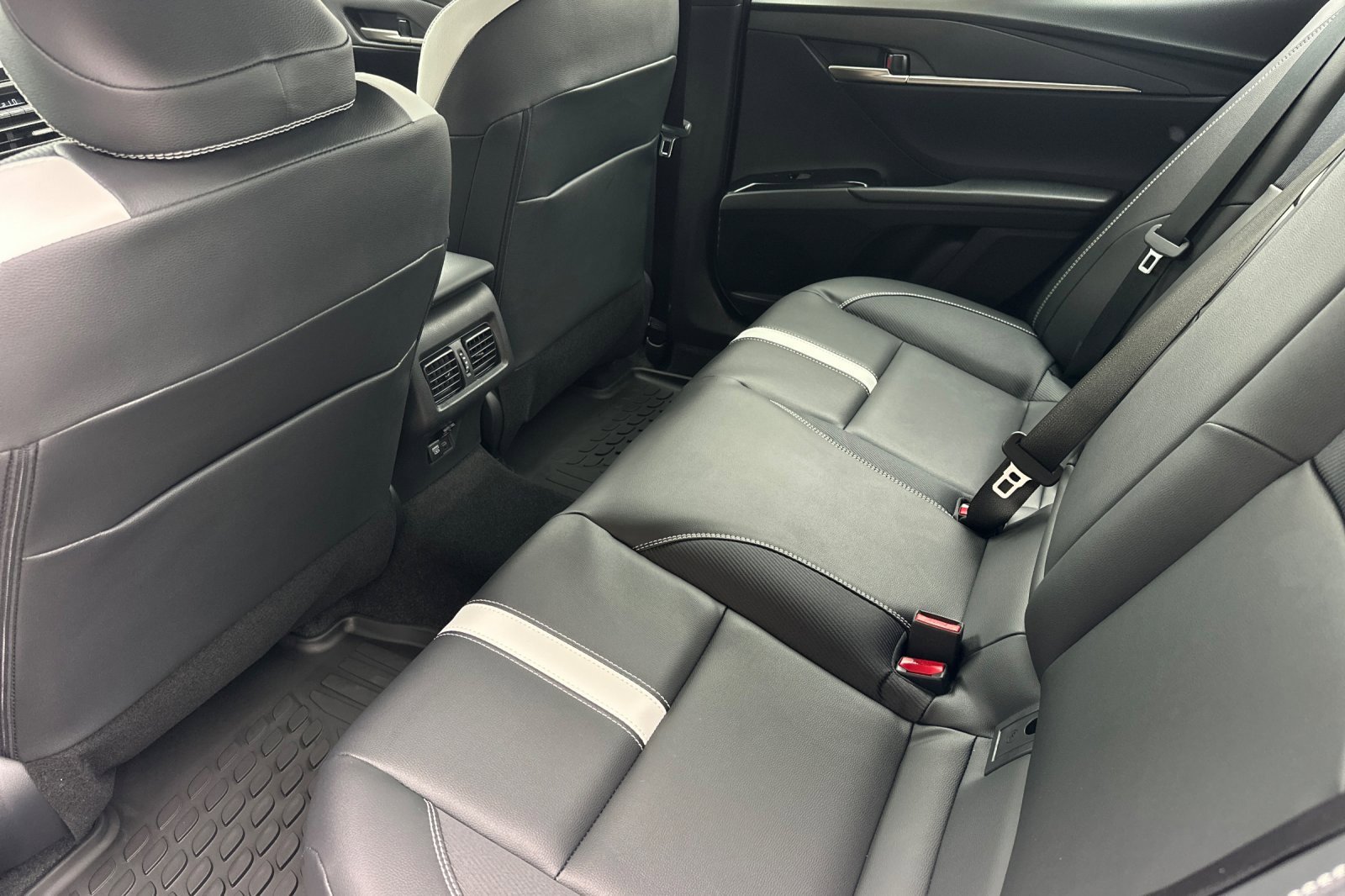 New 2026 Toyota Camry Hybrid image 12