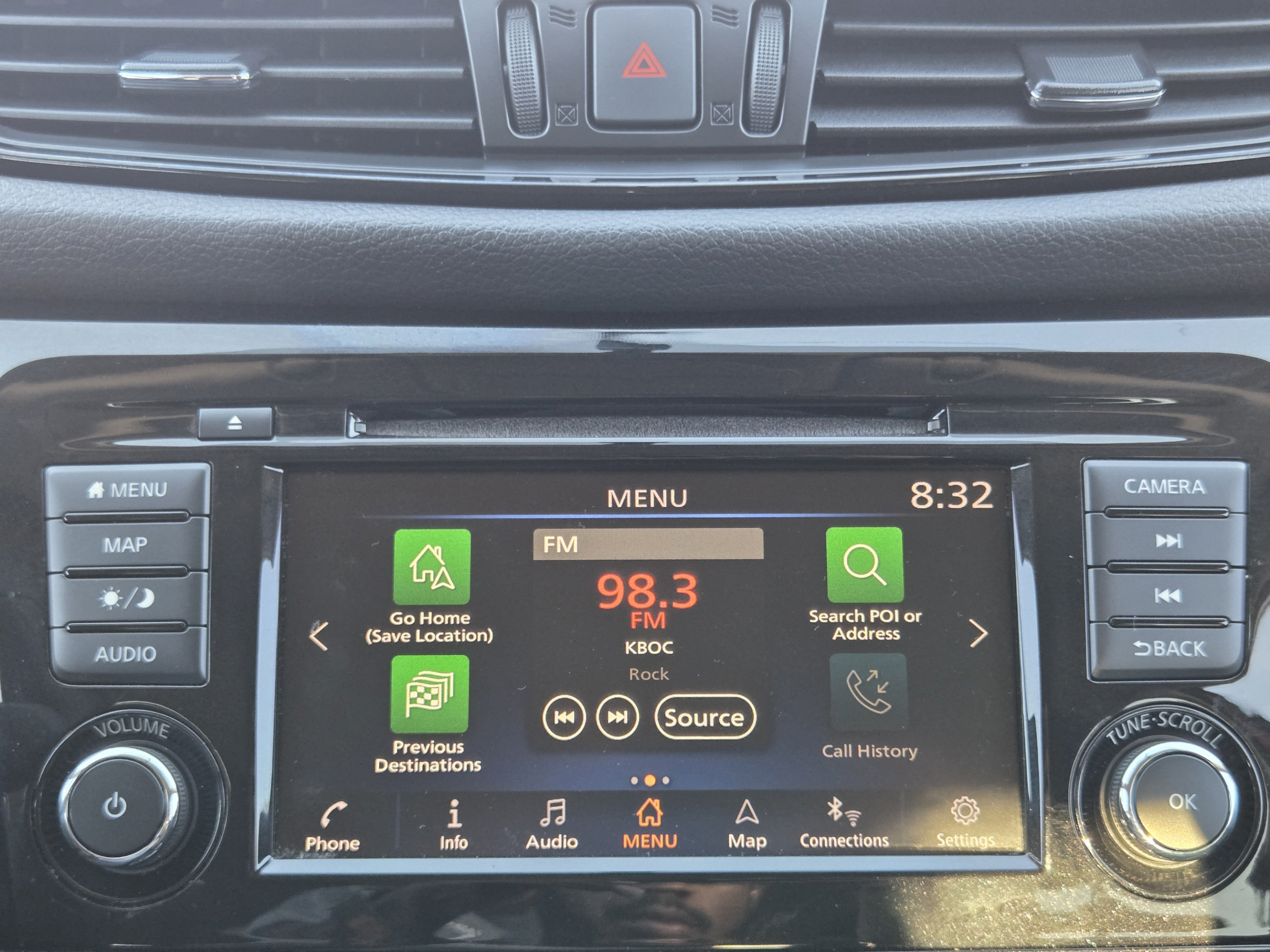 Used 2018 Nissan Rogue SV w/ Premium Package FWD image 13