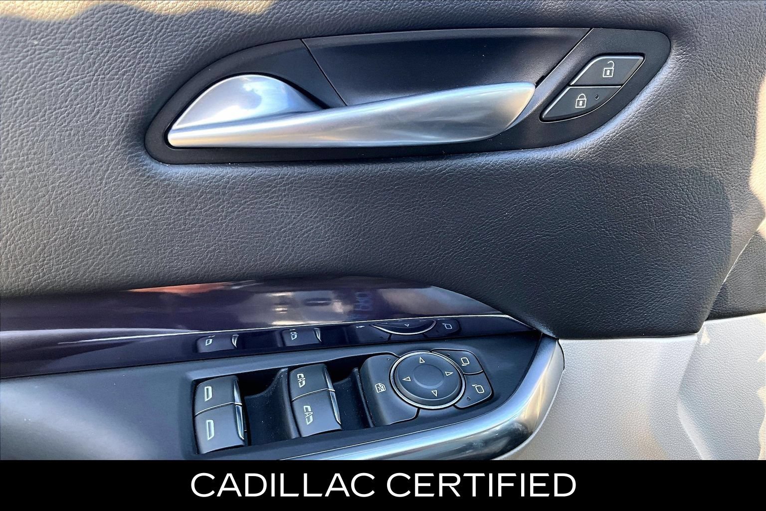 Used 2023 Cadillac XT4 Luxury w/ Cold Weather Package FWD image 19