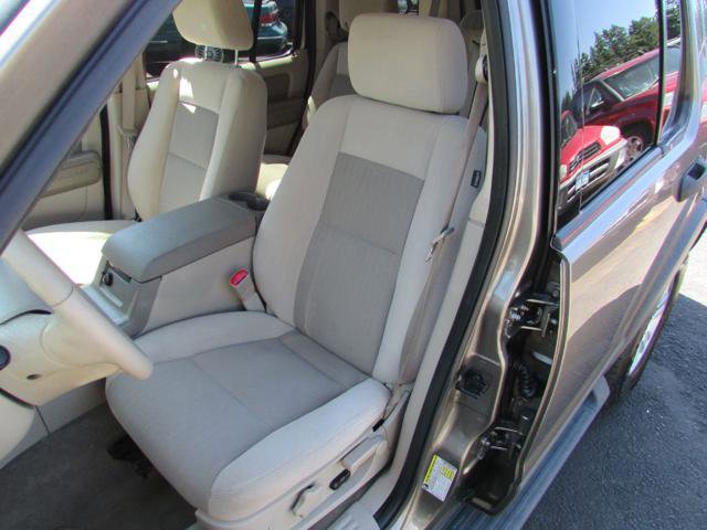 Used 2006 Ford Explorer XLT AWD/4WD image 8