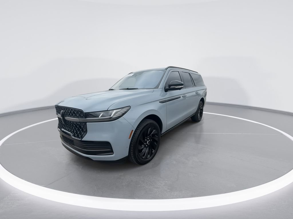 Used 2025 Lincoln Navigator L Reserve w/ Jet Appearance Package image 4