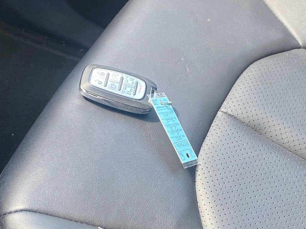 Used 2025 Chrysler Pacifica Select FWD image 30